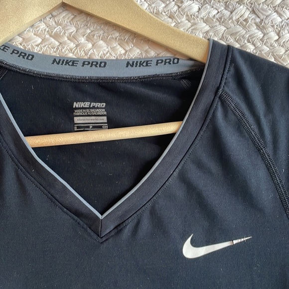Nike dry-fit tee size small - Picture 2 of 2
